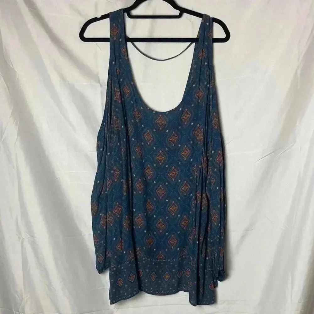 Torrid tank with off the shoulder sleeves‎